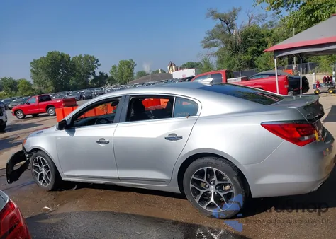 2016 Buick Lacrosse Sport Touring z USA, uszkodzony, nr VIN 1G4G45G35GF245847